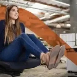 آموزش یوگا پشت میز کار