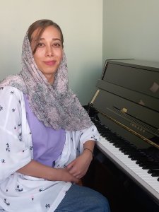 نگین خاکسار